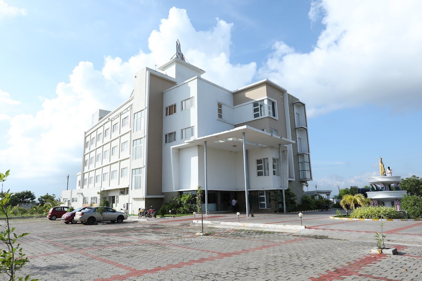 Hotel Queens Inn Velankanni – ECR Road, Swimming Pool, Breakfast