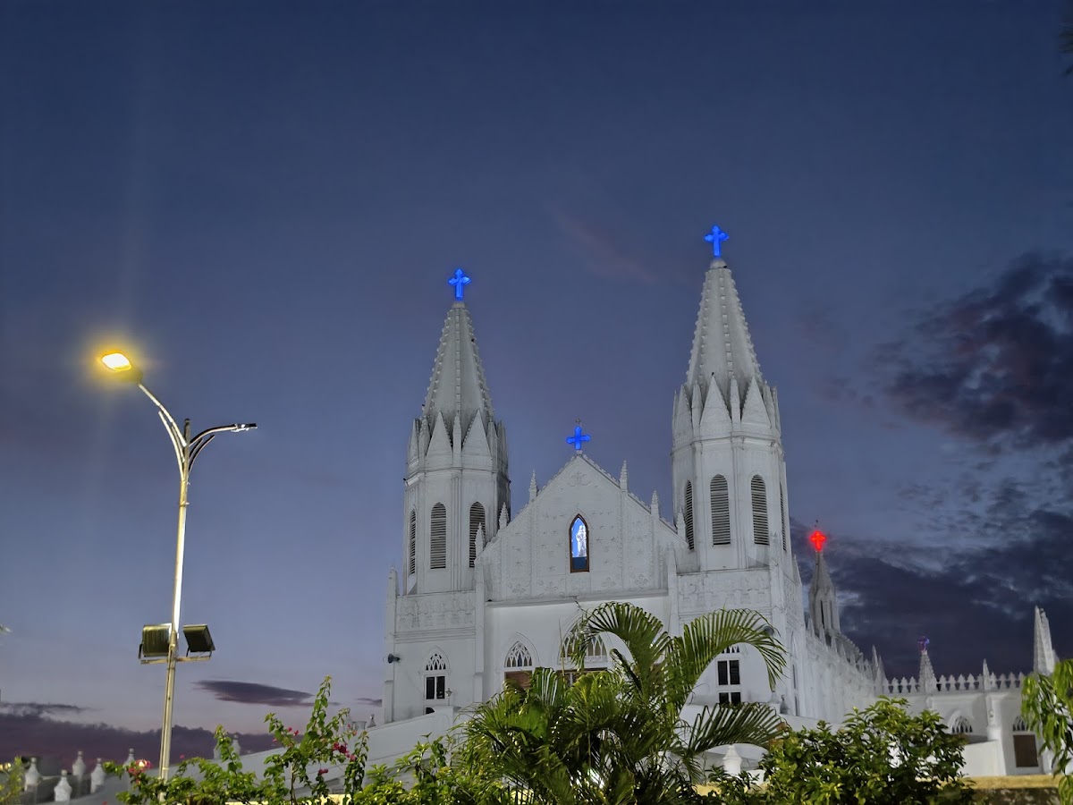 Treebo Aptin Velankanni – 40 Rooms, Free Breakfast & Pool, 3.4 km from Church